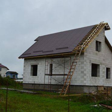 Возведение новой крыши дома в д. Аксаковщина 